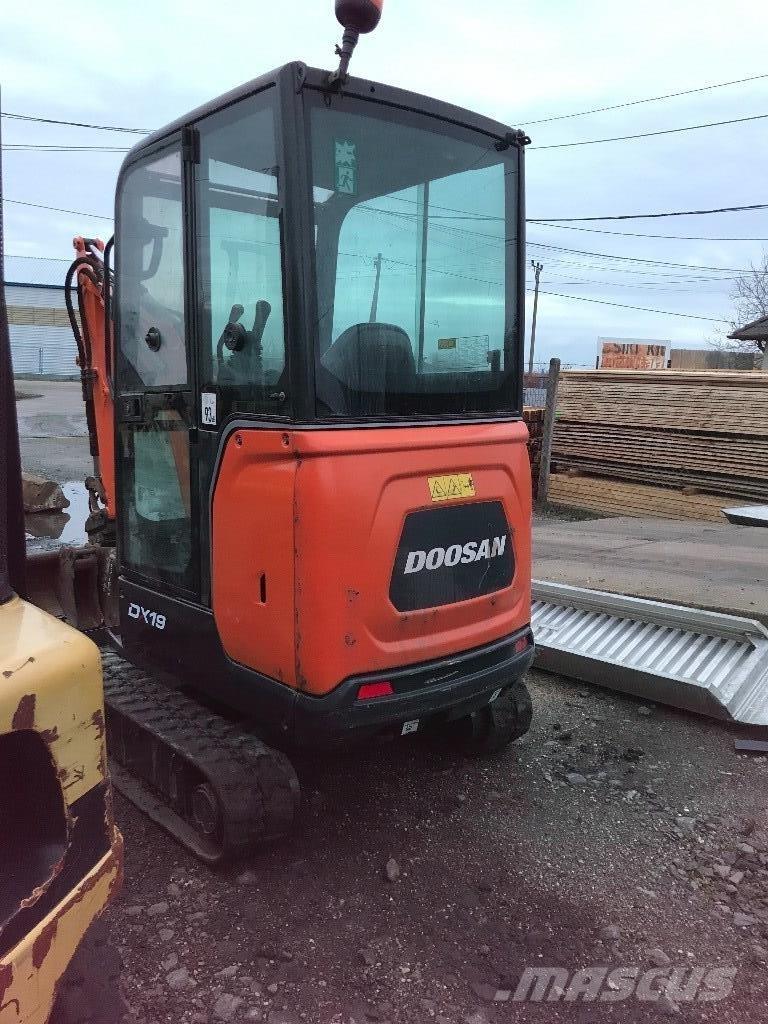 Doosan DX 19 小型挖掘机