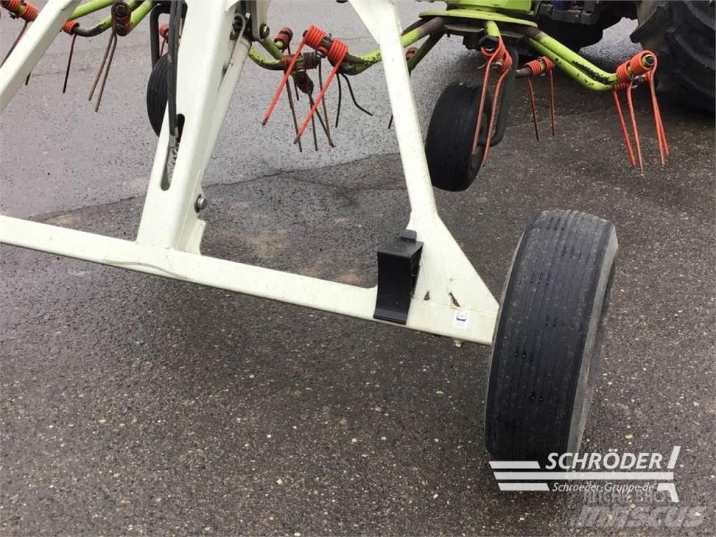 CLAAS VOLTO 800 T 犁耙和摊草机