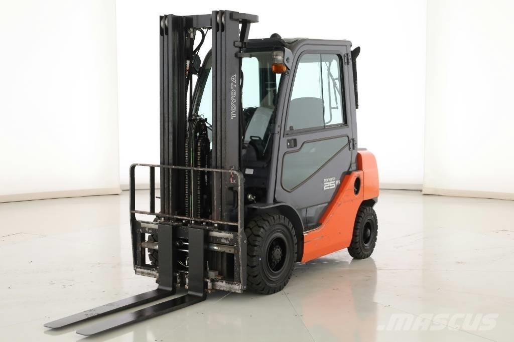Toyota 02-8 FDF 25 柴油叉车
