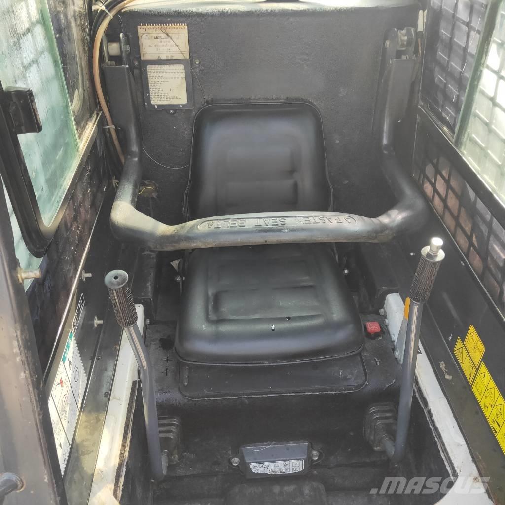 Bobcat S16 滑移装载机