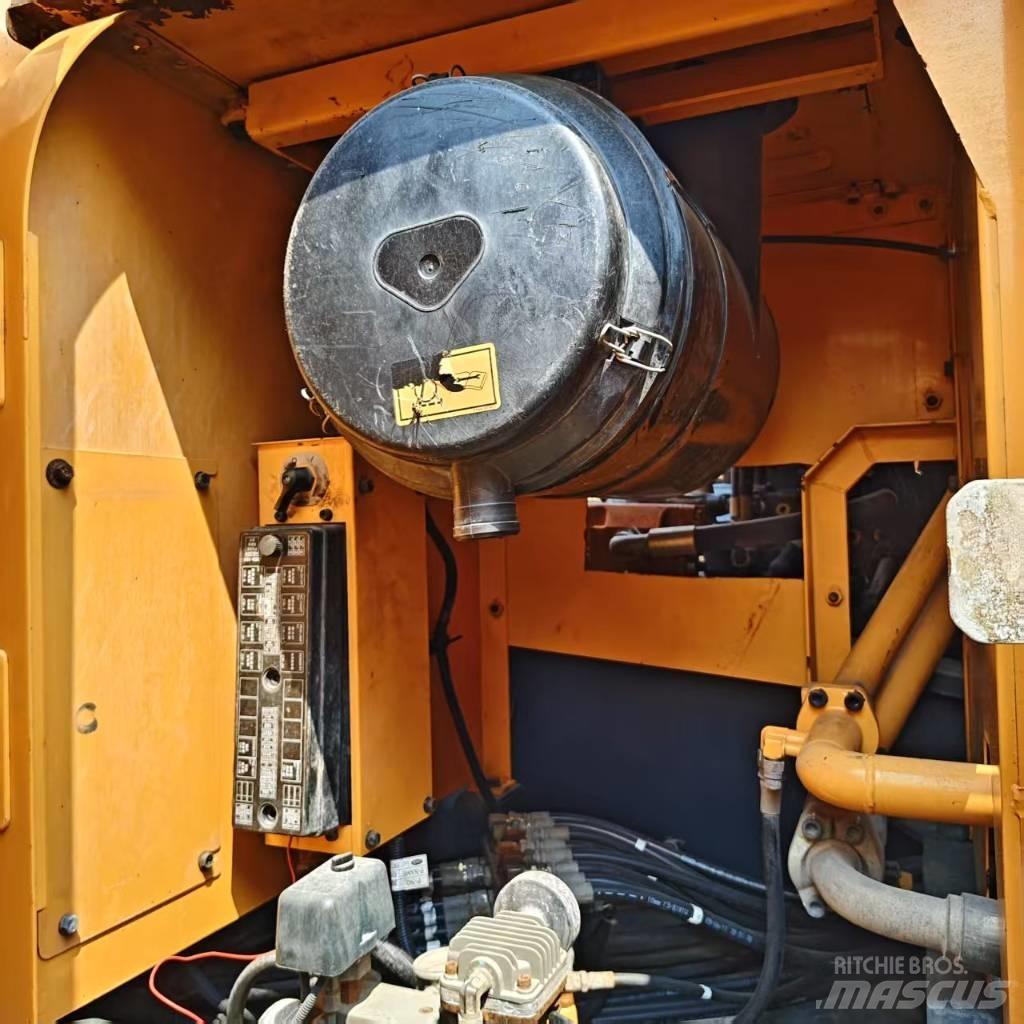 Hyundai Robex 305 LC 履带挖掘机