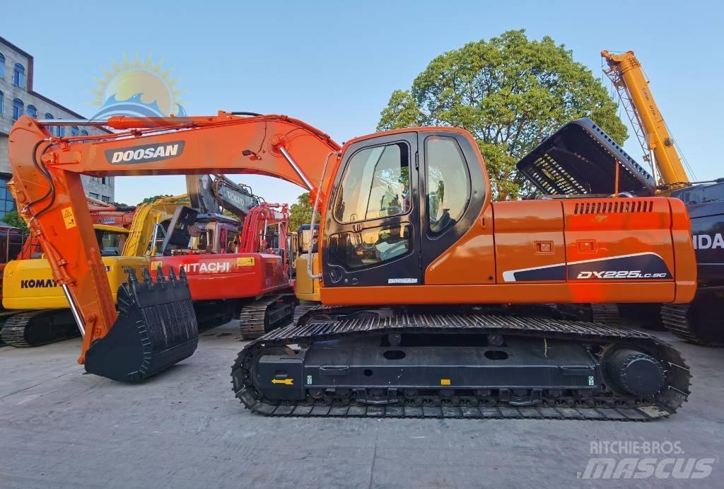 Doosan DX 225 LC 履带挖掘机