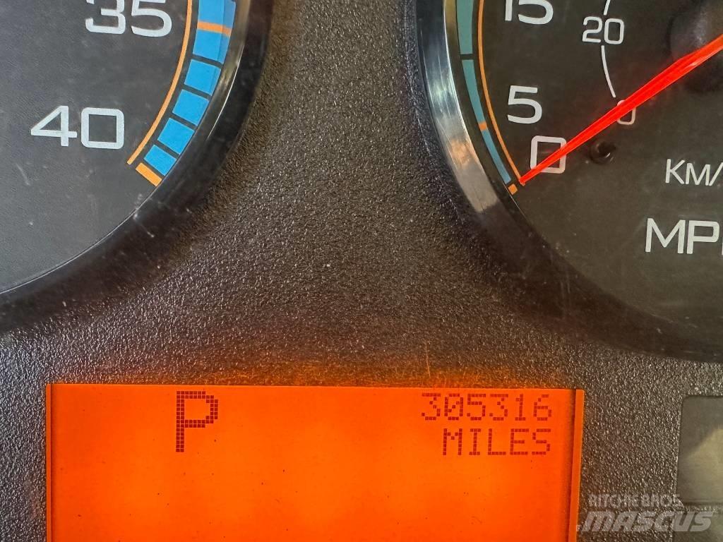 International 4300 平板栏板货车