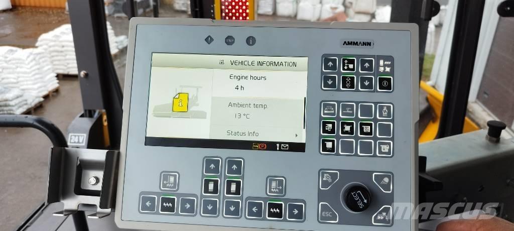 ABG 6820 沥青摊铺机