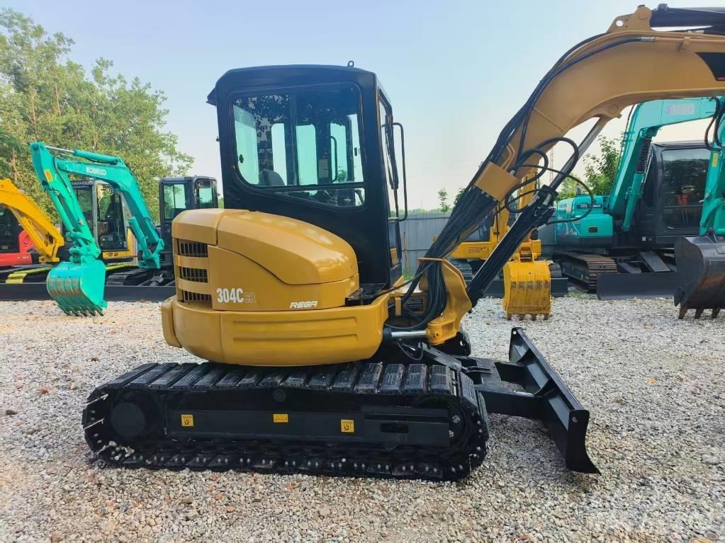 CAT 304 CR 小型挖掘机