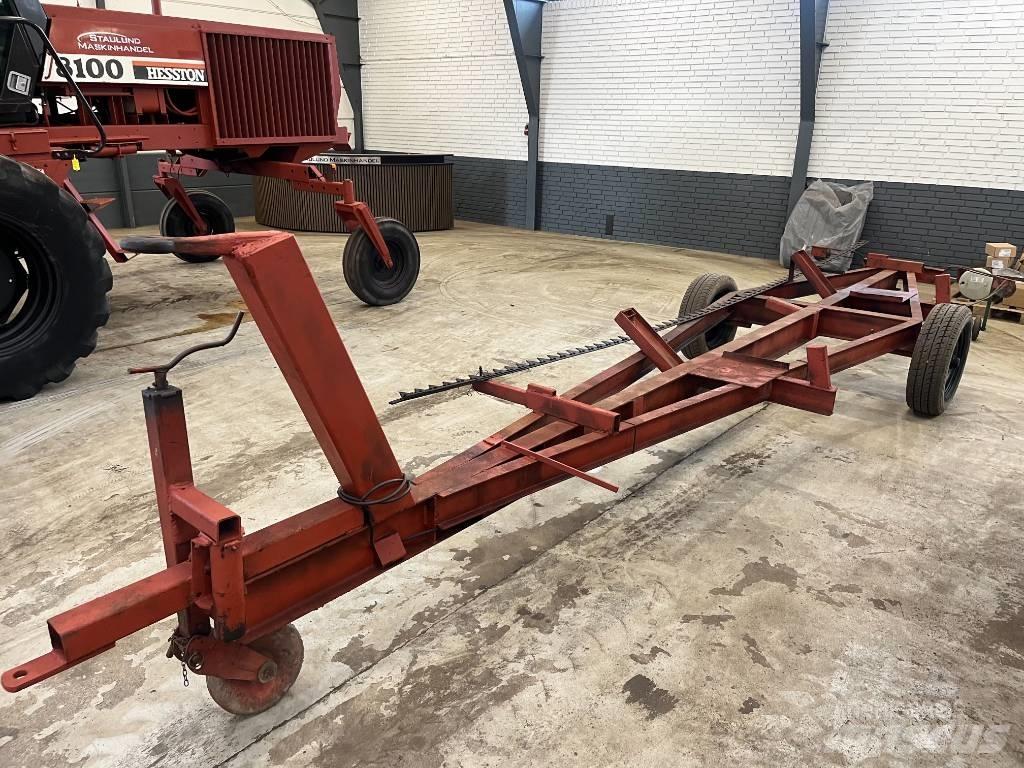 Hesston 8100 收割机