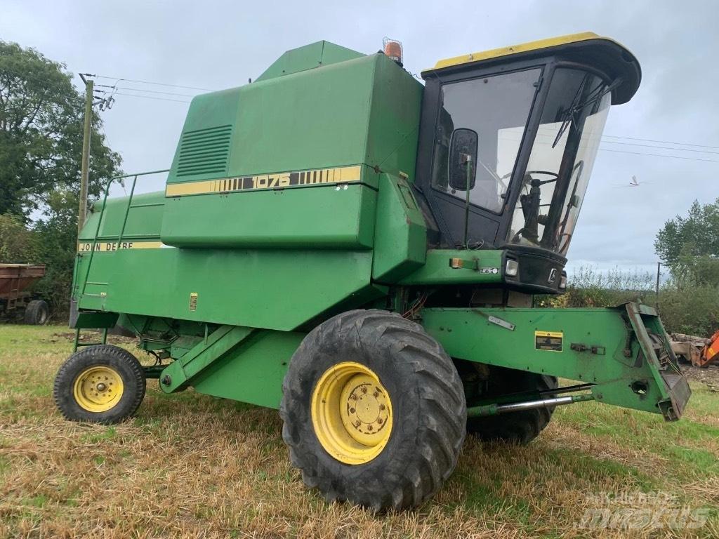 New Holland 1075 联合收割机