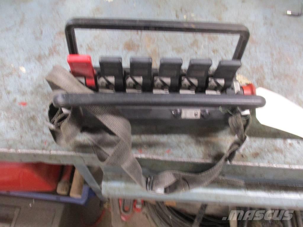 Hiab 245E-5 随车折臂吊