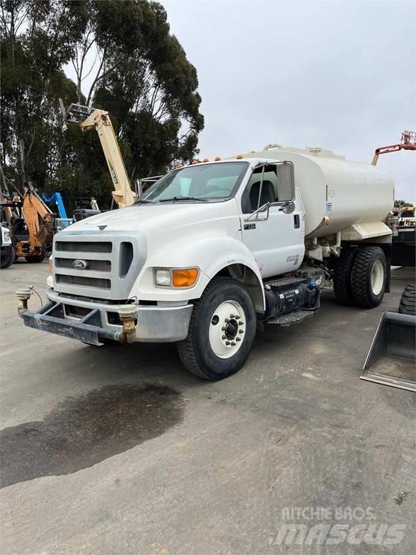 Ford F750 油罐车