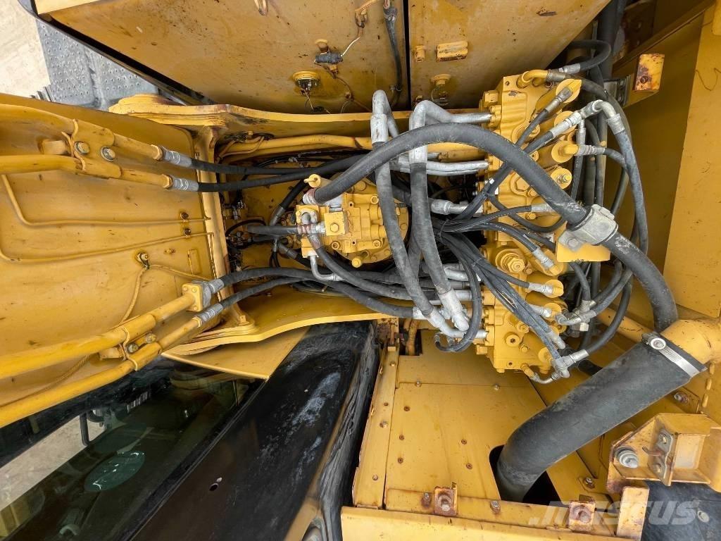 CAT 323 D 履带挖掘机