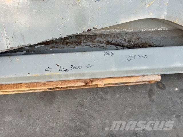 CAT 740 TAILGATE 铰接式自卸车