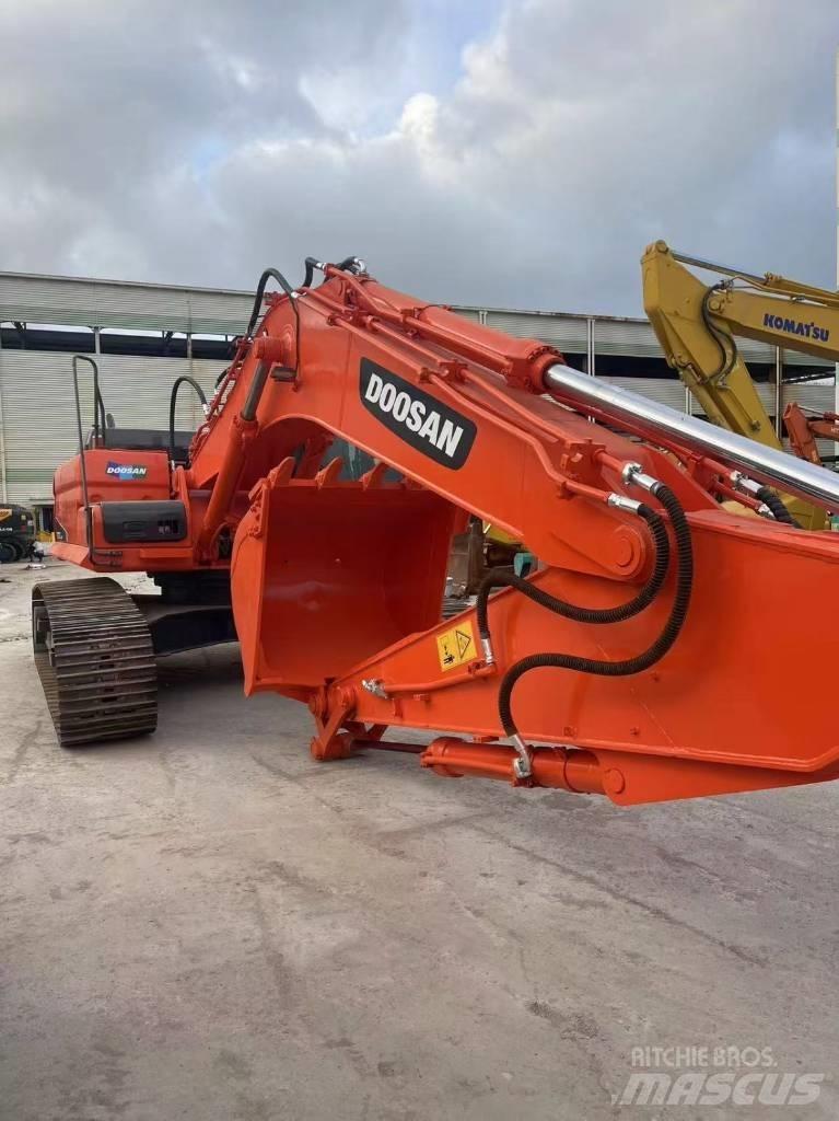 Doosan DX300LC-9C 履带挖掘机
