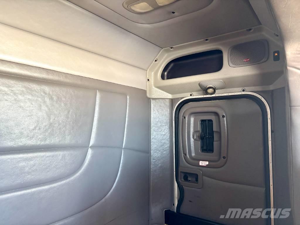 Peterbilt 367 牵引车