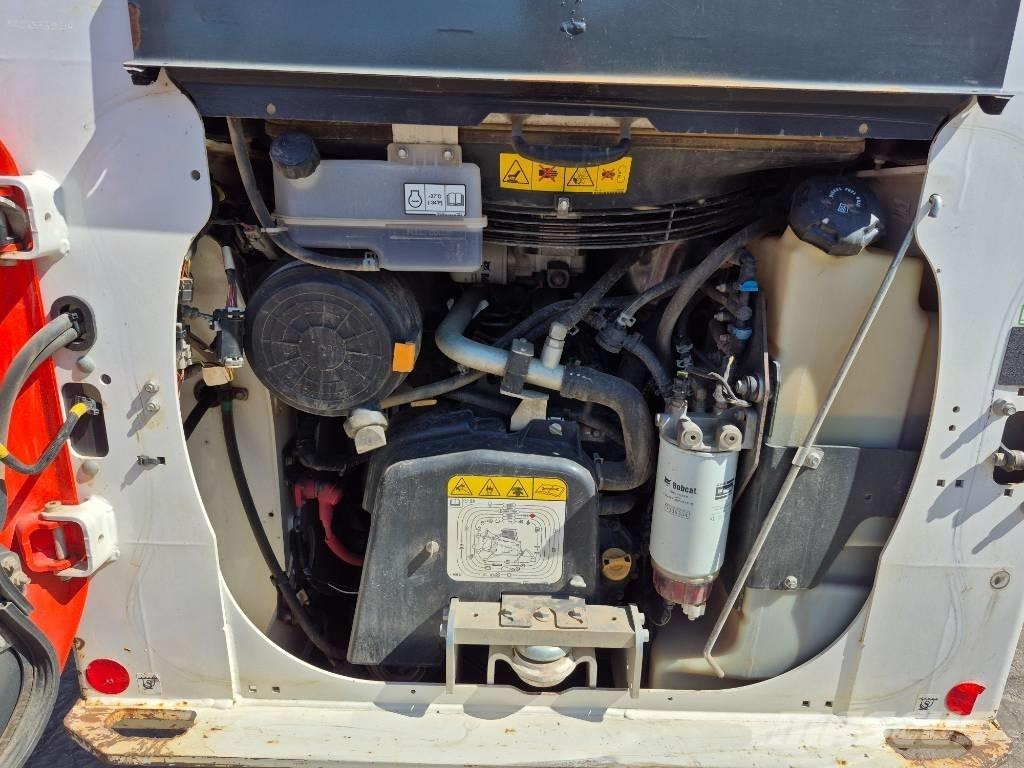 Bobcat T 64 滑移装载机