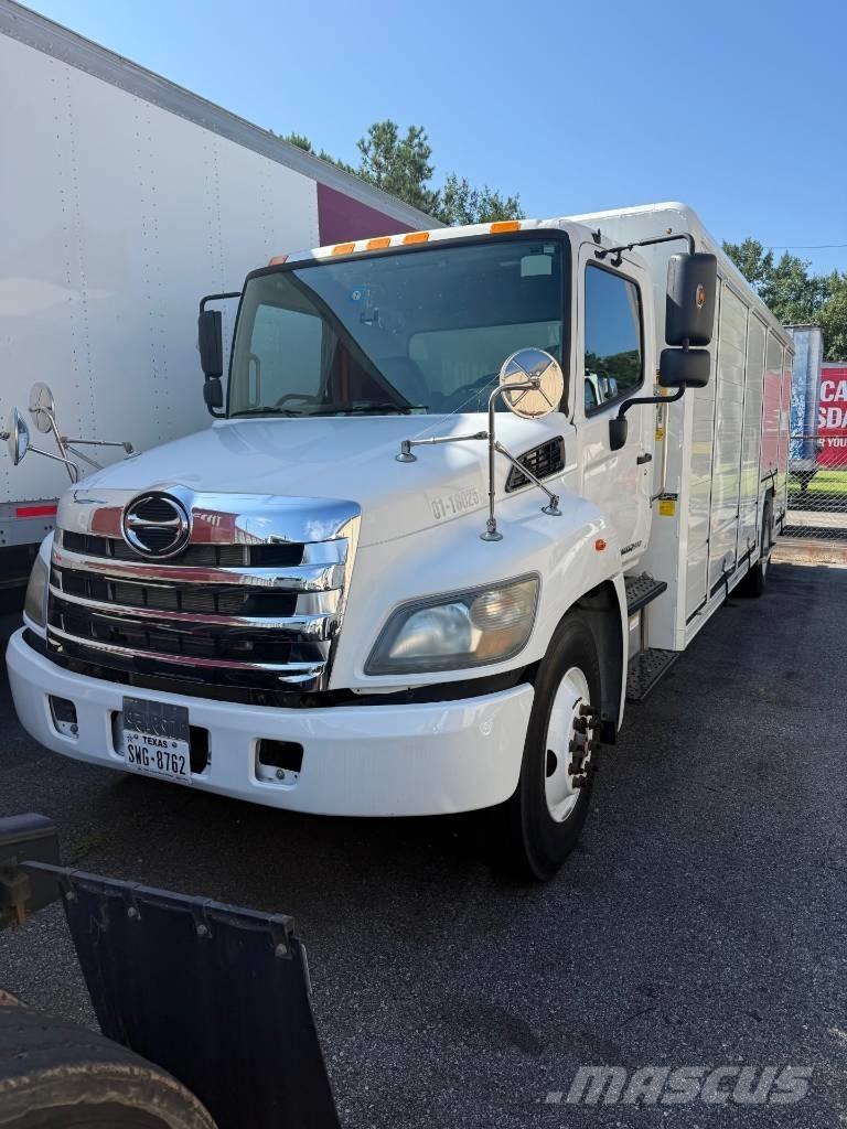 Hino 338 饮料运输车