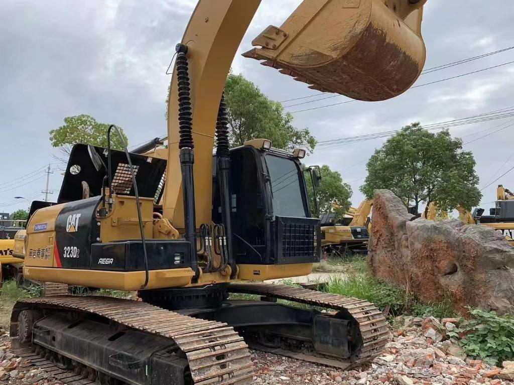 CAT 323D 履带挖掘机