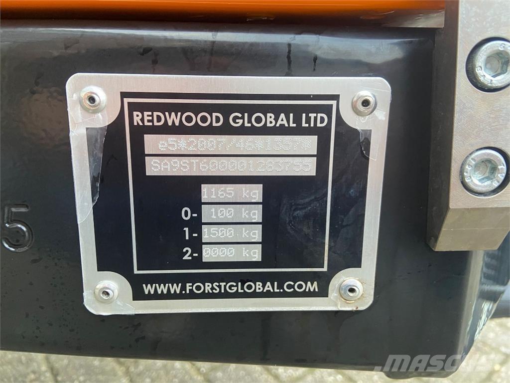  Först ST6D.24 自走式青贮饲料收割机