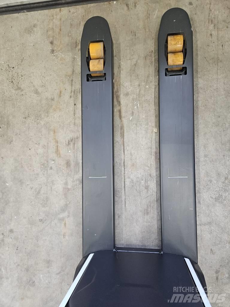 Bobcat LPM 15 N 手摇升降机