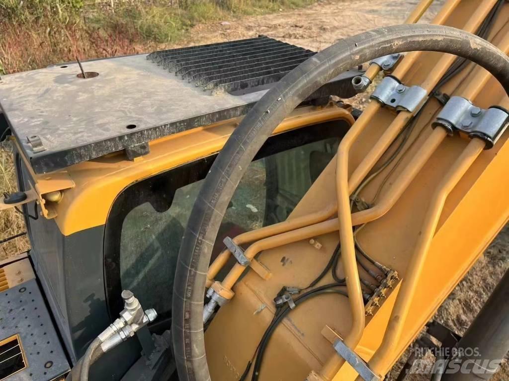 Hyundai Robex 520 VS 履带挖掘机