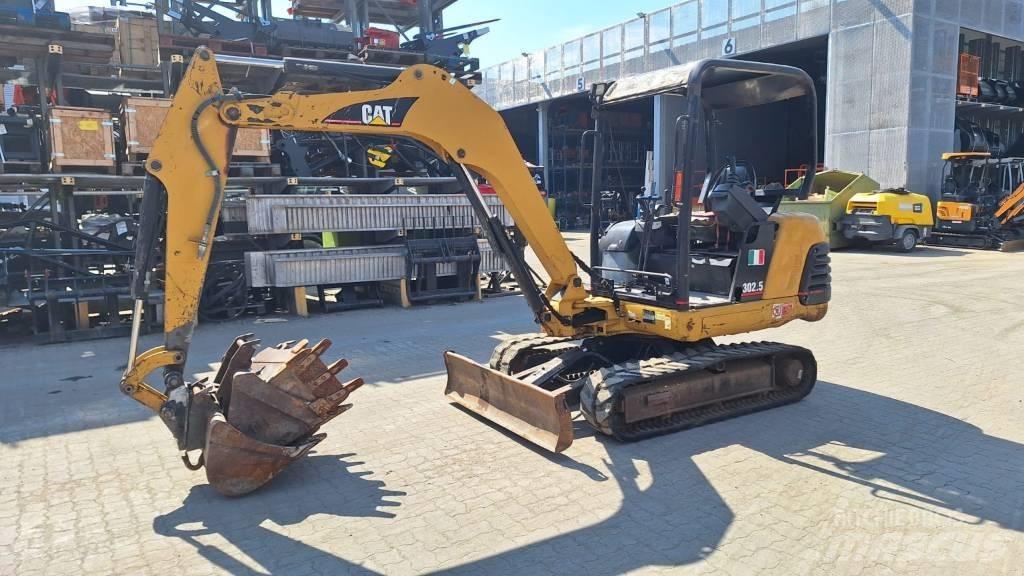CAT 302.5 小型挖掘机