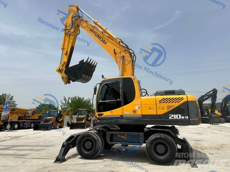 Hyundai R210W-9 轮式挖掘机