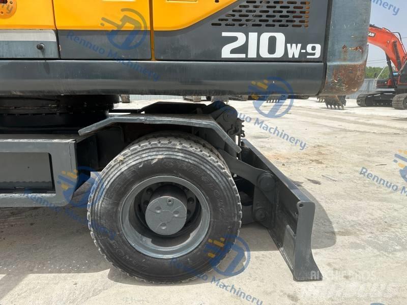 Hyundai R210W-9 轮式挖掘机