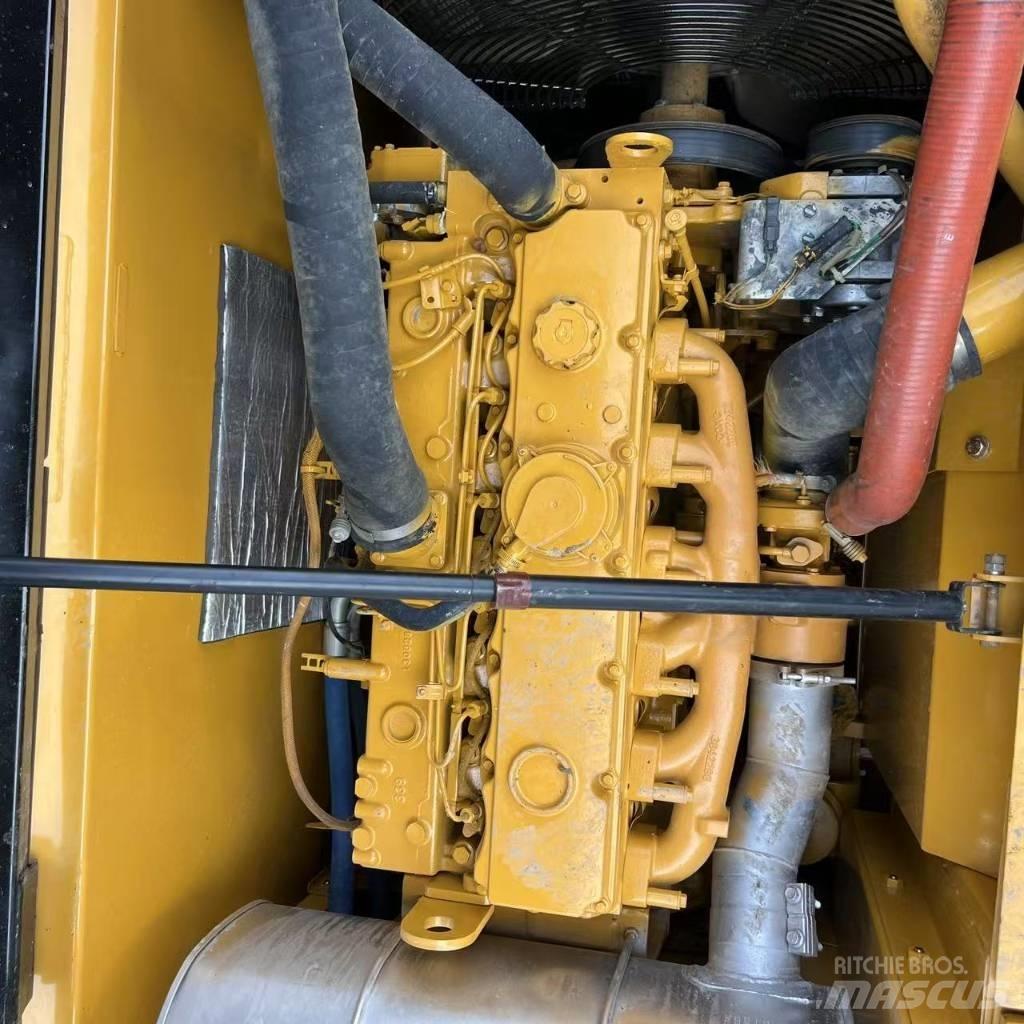 CAT 320 D2 履带挖掘机
