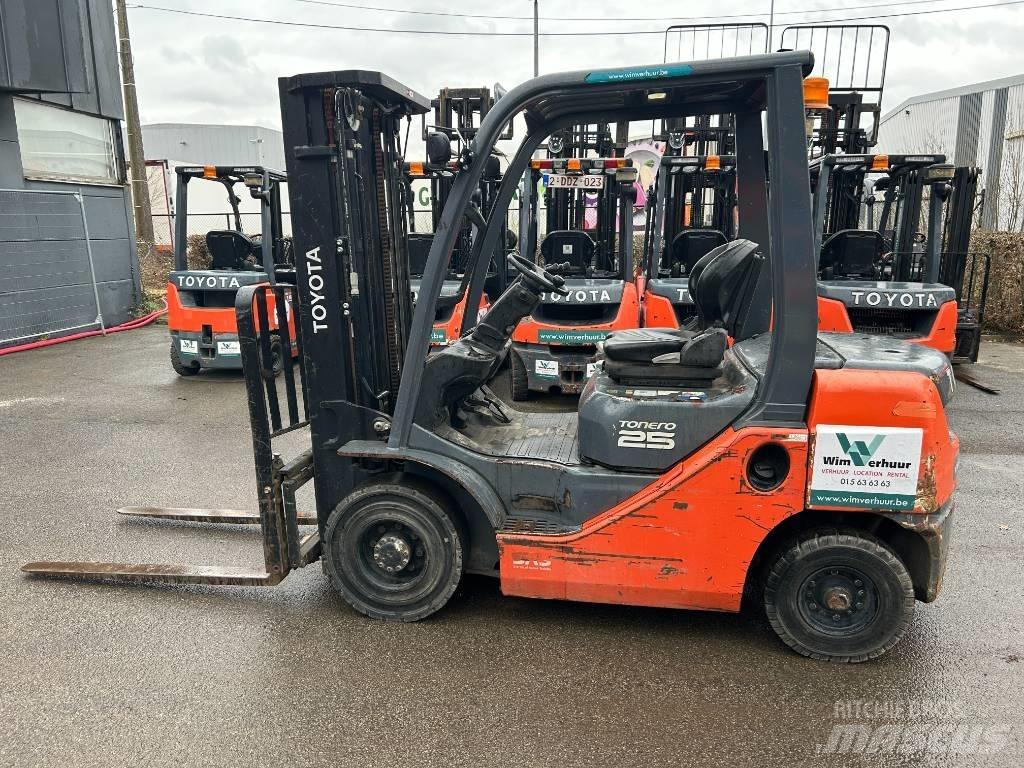 Toyota 02-8 FDF 25 柴油叉车