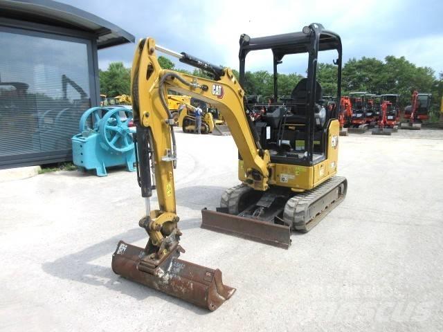 CAT 302 CR 小型挖掘机