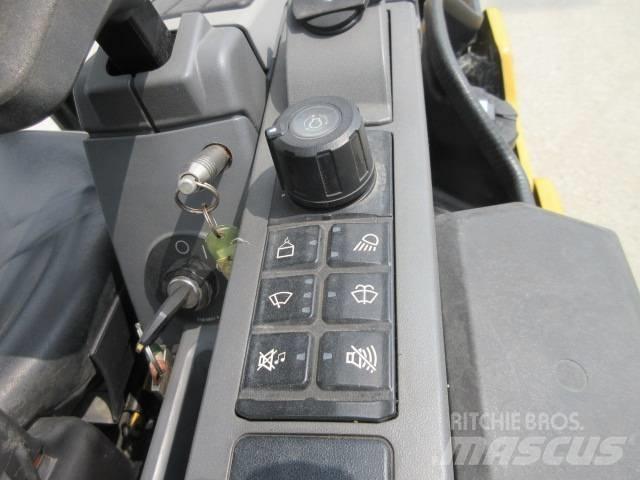 CAT 302 CR 小型挖掘机