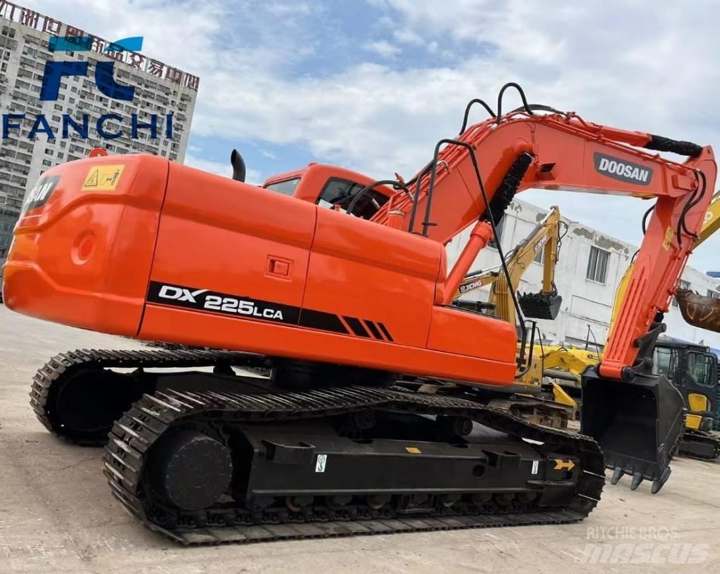 Doosan DX 225 LCA 履带挖掘机