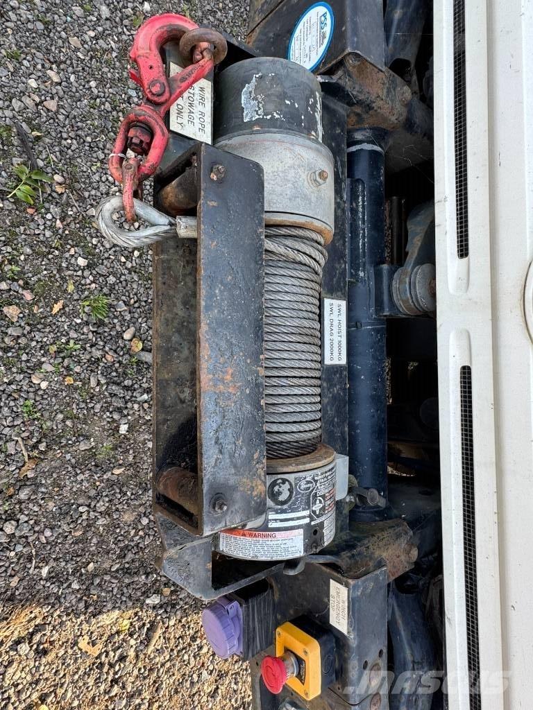 Mercedes-Benz unimog 车载式高空作业车