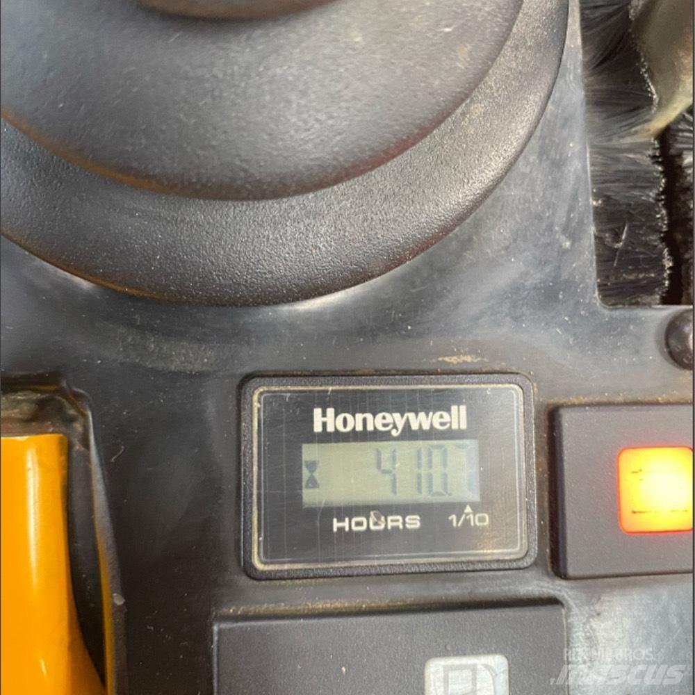 JCB 8008 小型挖掘机
