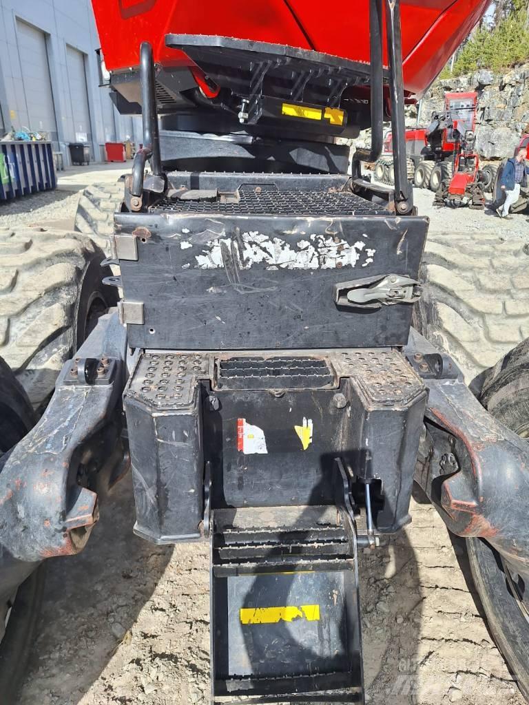 Komatsu 931 XC 收割机