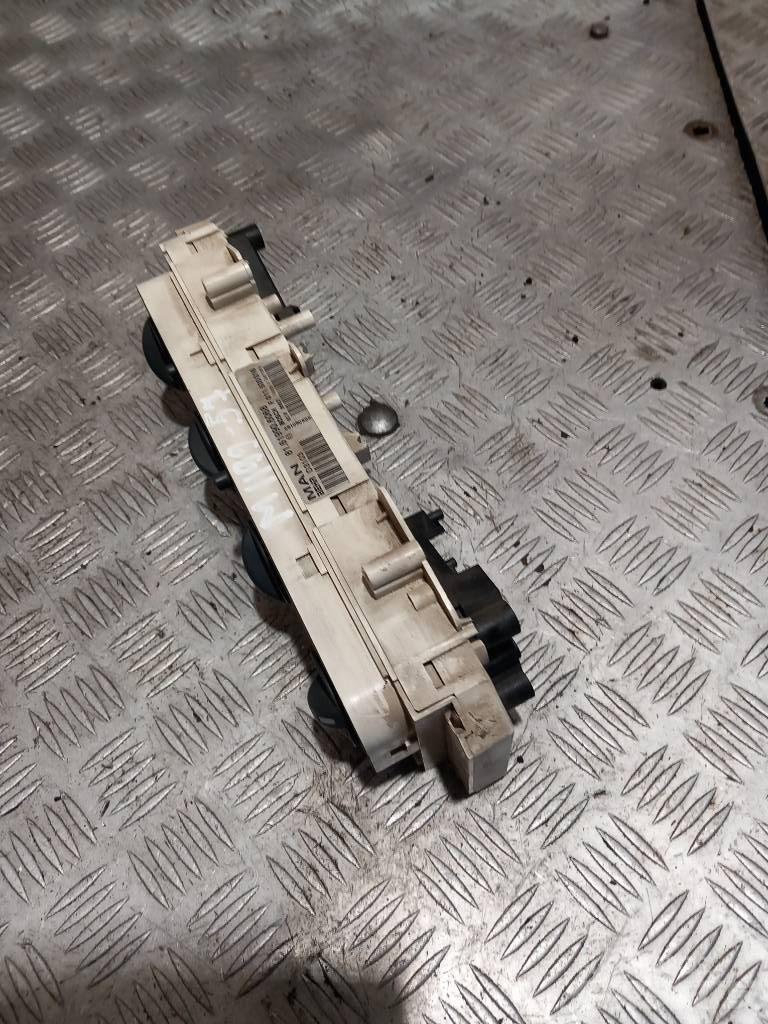 MAN TGM  81619906068 驾驶室与内部
