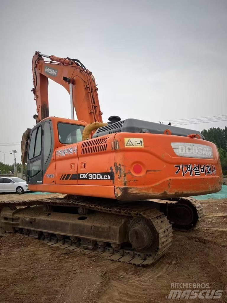 Doosan DX300LCA 履带挖掘机