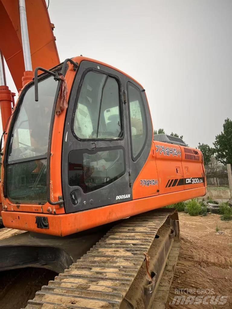 Doosan DX300LCA 履带挖掘机
