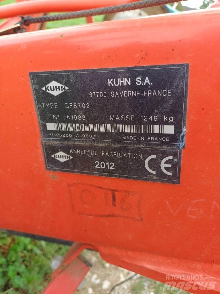 Kuhn GF 8702 犁耙和摊草机