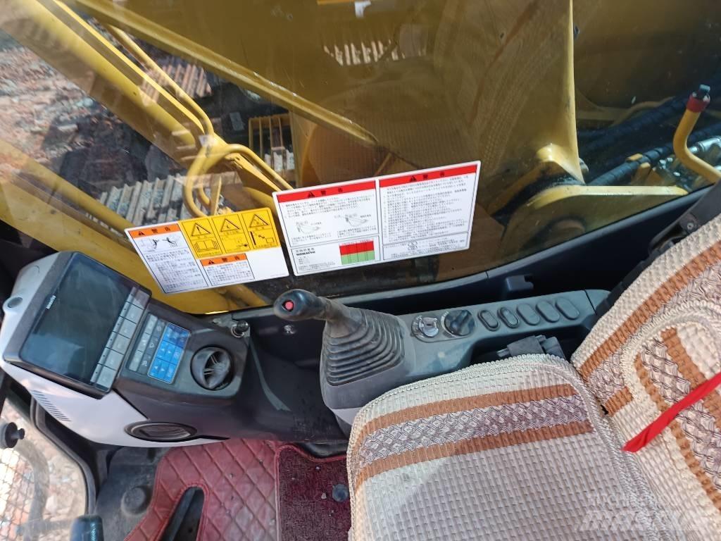 Komatsu PC200 中型挖掘机
