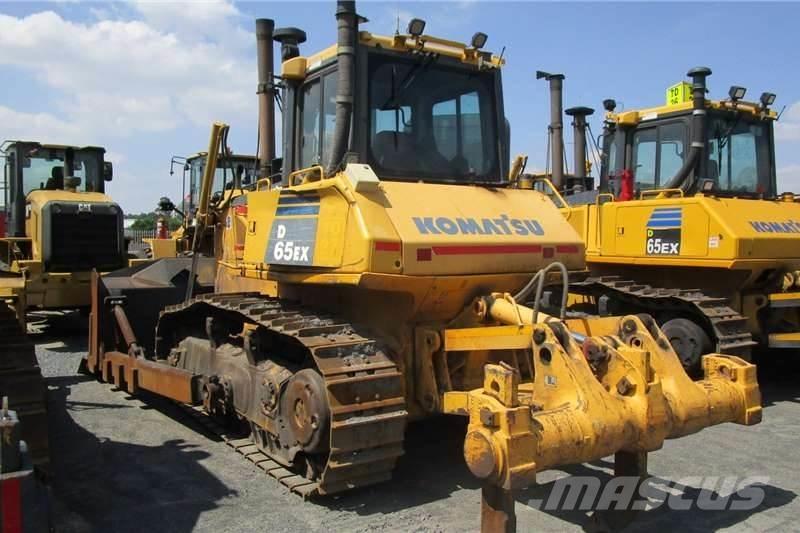 Komatsu D65 EX-16 履带式推土机