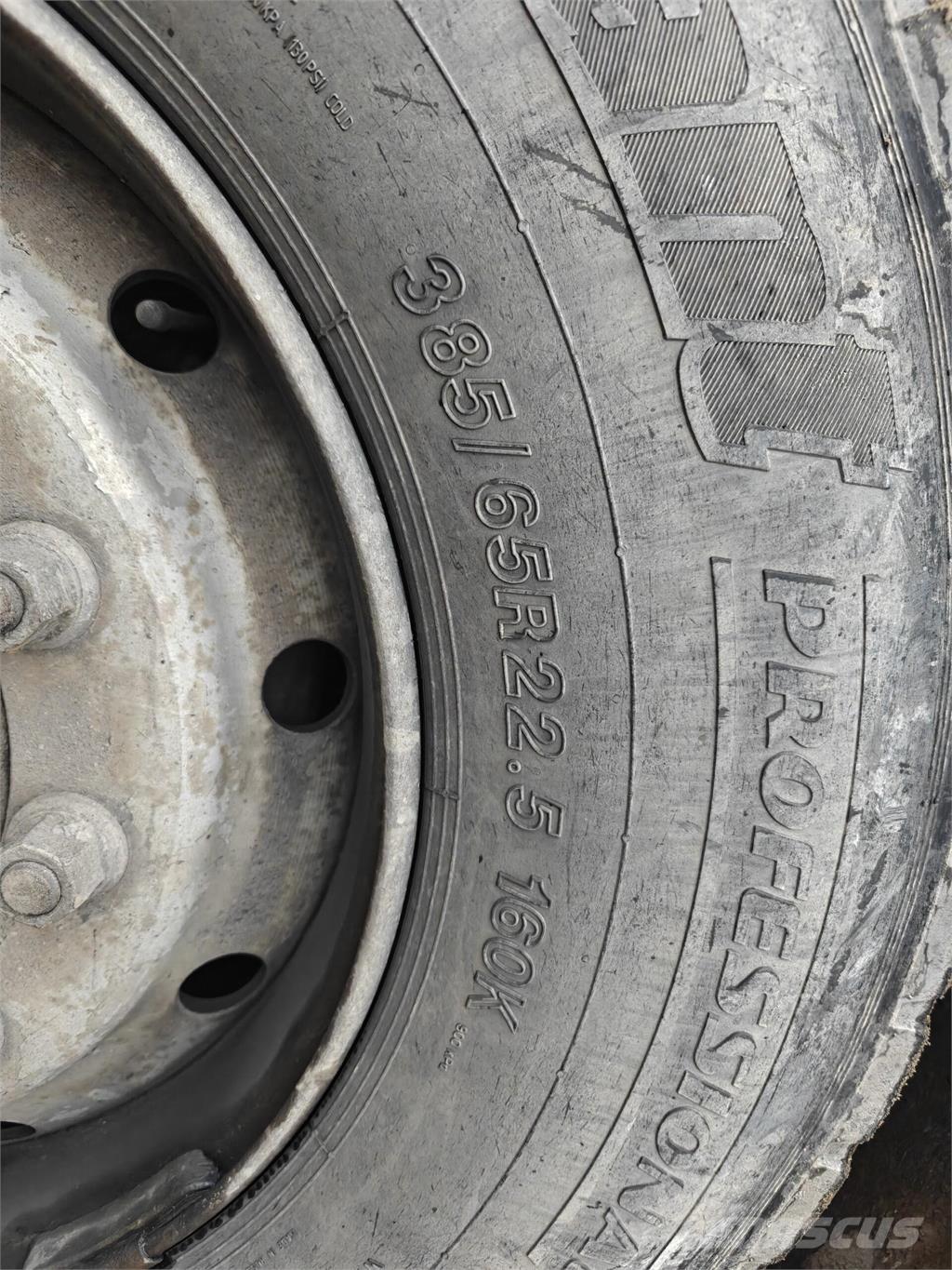 Sisu E11M 自卸式货车