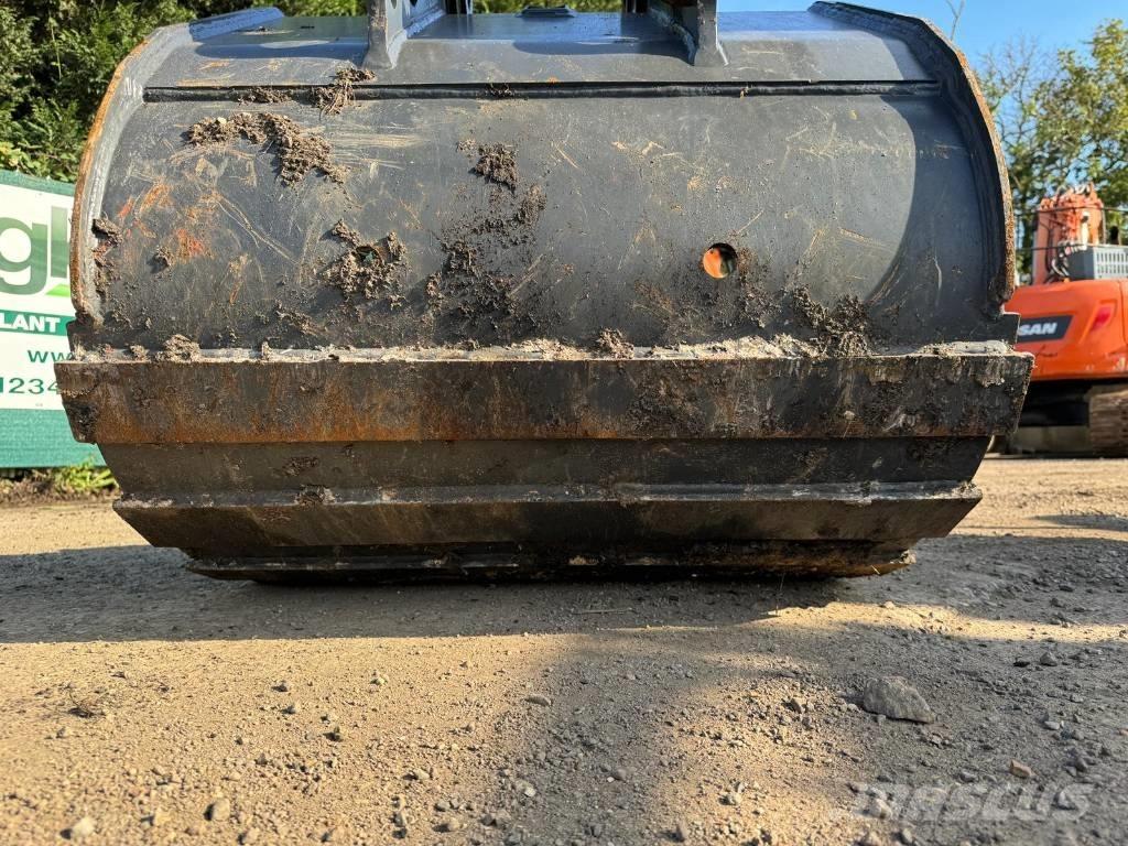 Doosan DX 140 LC 挖斗