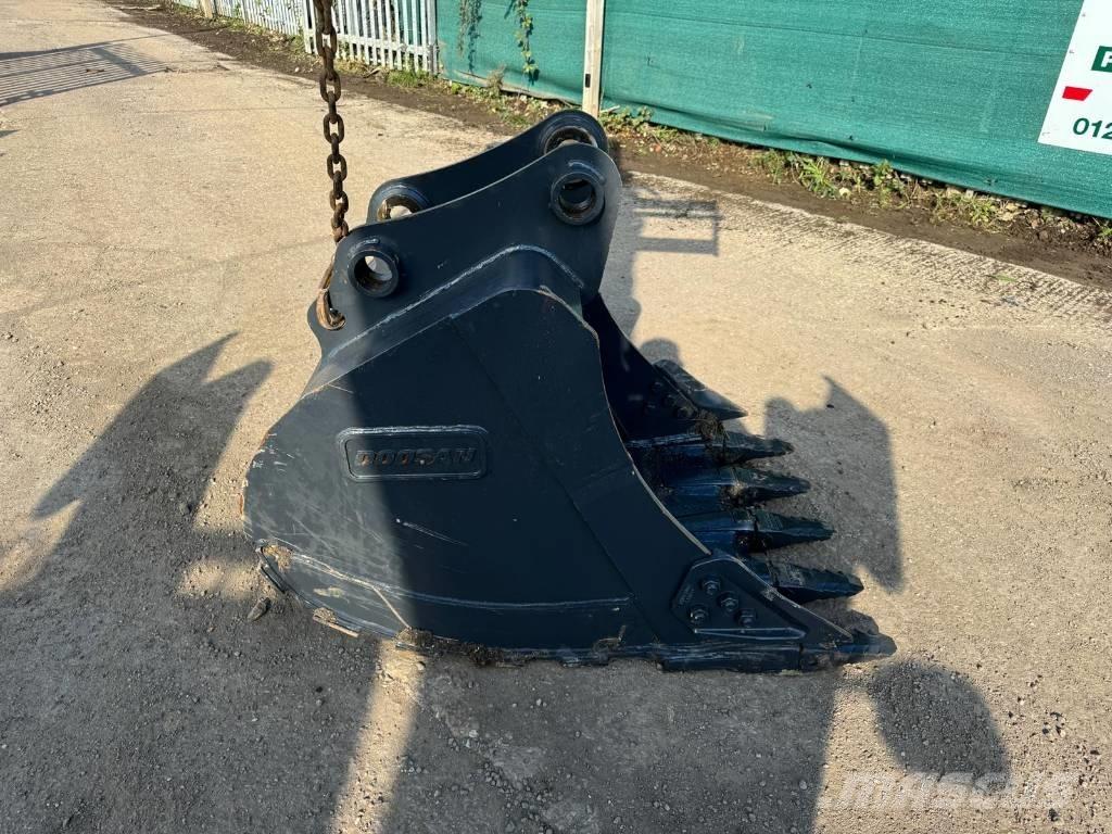 Doosan DX 140 LC 挖斗