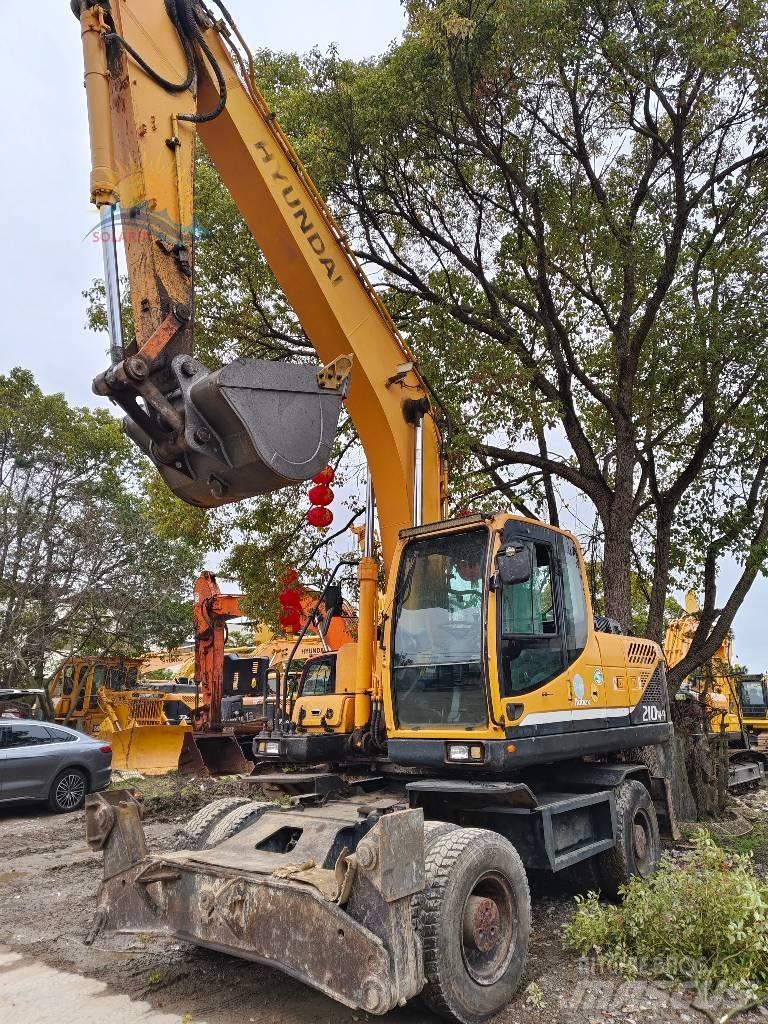 Hyundai R210W-9 轮式挖掘机