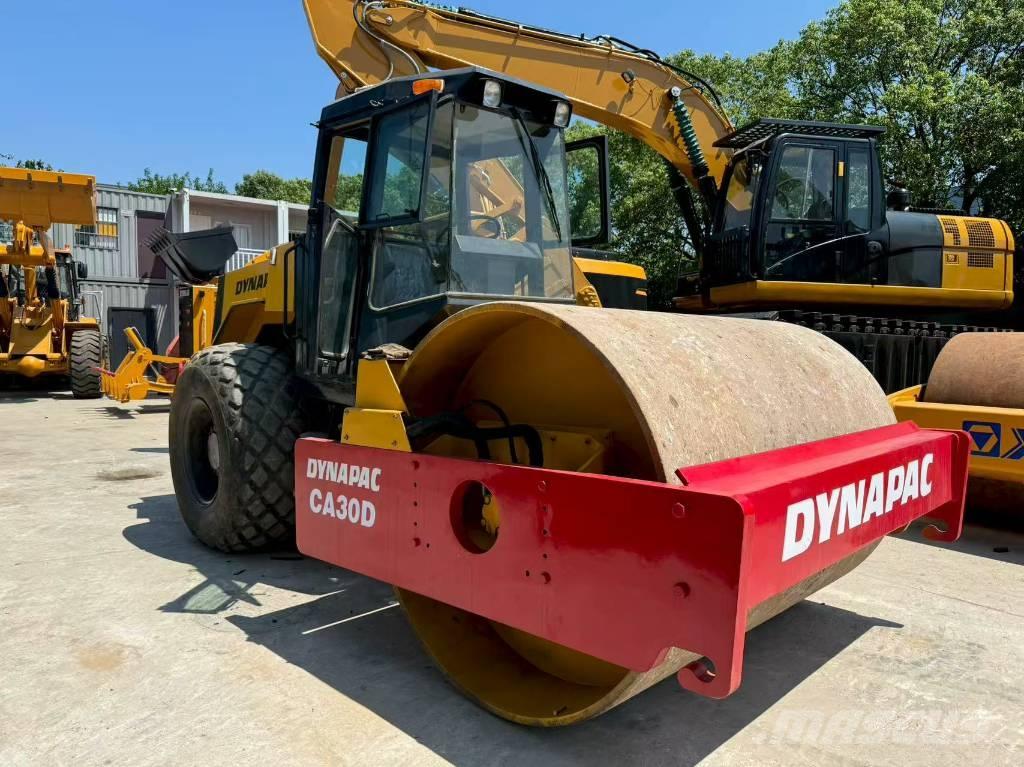 Dynapac CA 30 D 单轮压路机