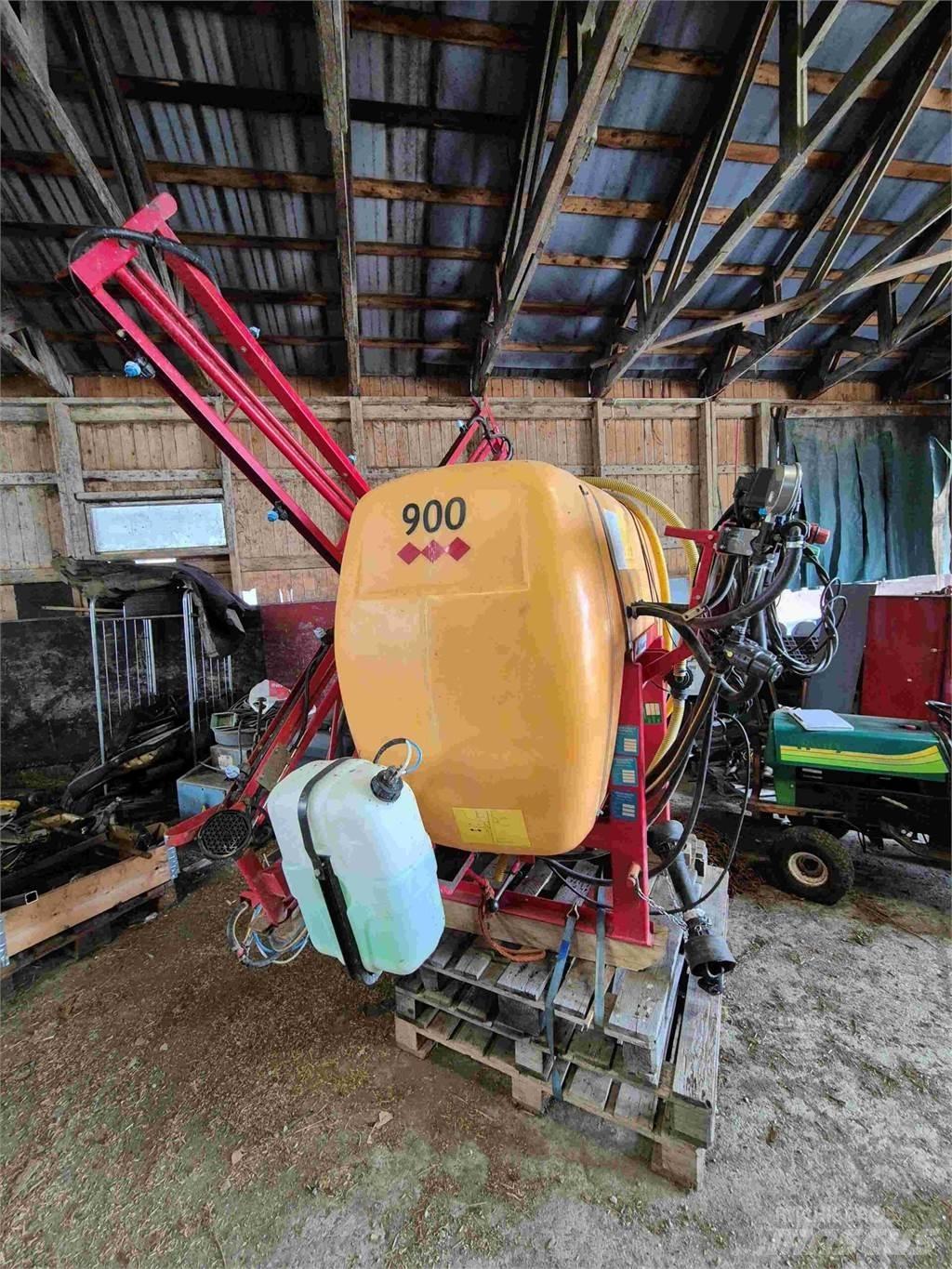 Junkkari 900L 牵引式喷雾机