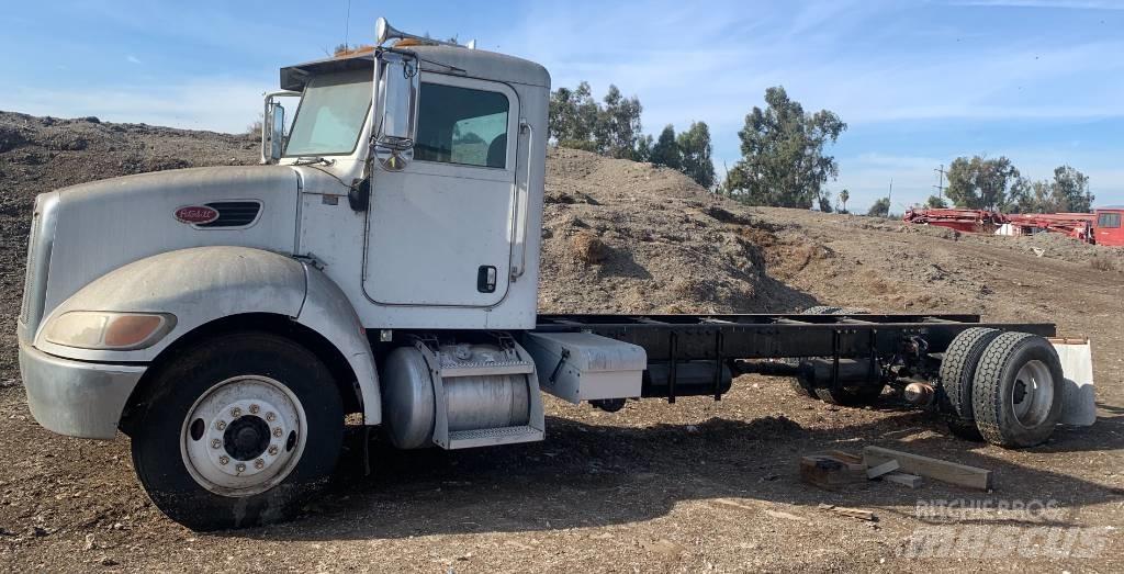 Peterbilt 335 自卸式货车