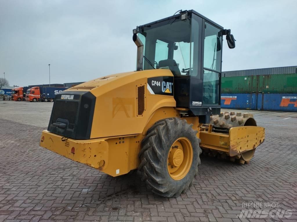 CAT CS CP44 单轮压路机