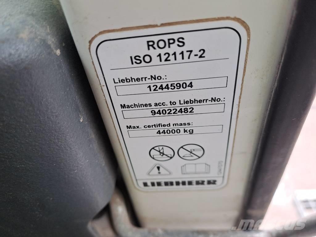 Liebherr R 946 履带挖掘机