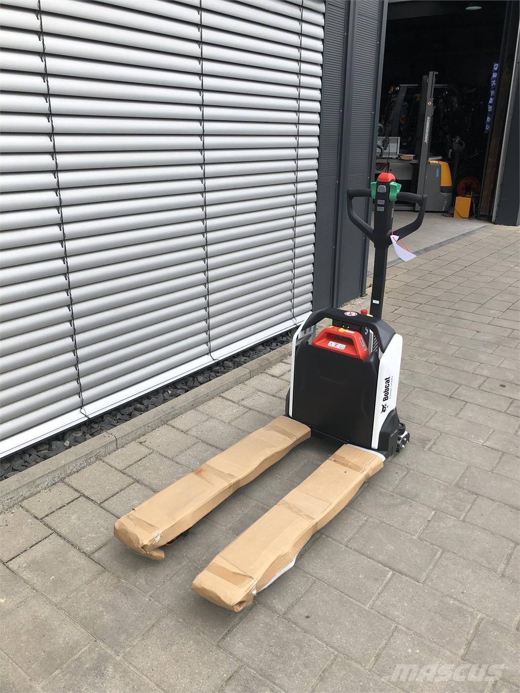 Bobcat LPM15N 手推堆垛车